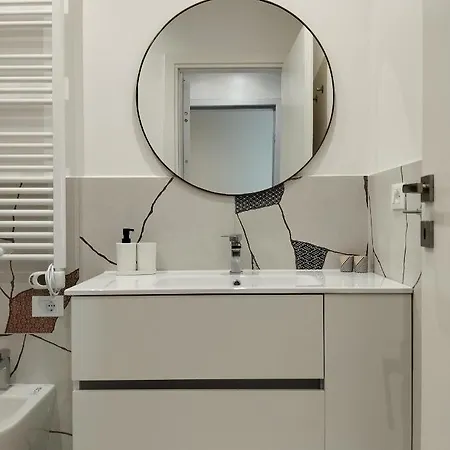 Llhome Elegante Monolocale Ristrutturato Con Posto Auto Coperto