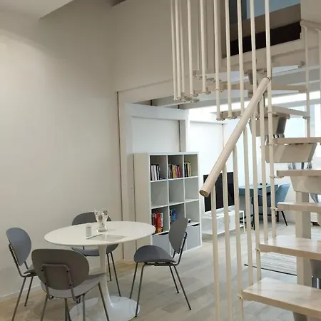 Apartment Llhome Elegante Monolocale Ristrutturato Con Posto Auto Coperto