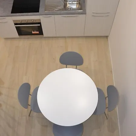 Llhome Elegante Monolocale Ristrutturato Con Posto Auto Coperto * Bologna