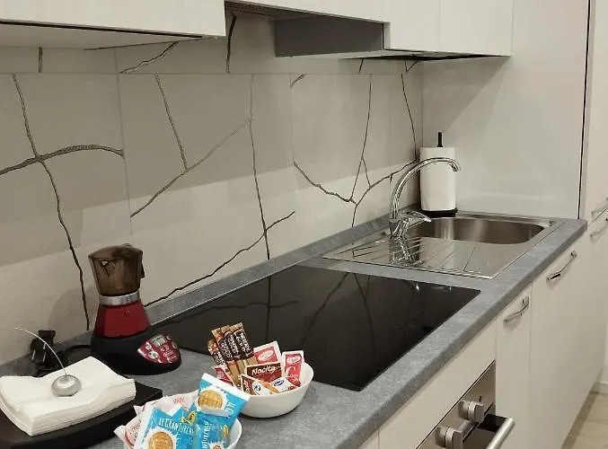 Llhome Elegante Monolocale Ristrutturato Con Posto Auto Coperto Apartmán