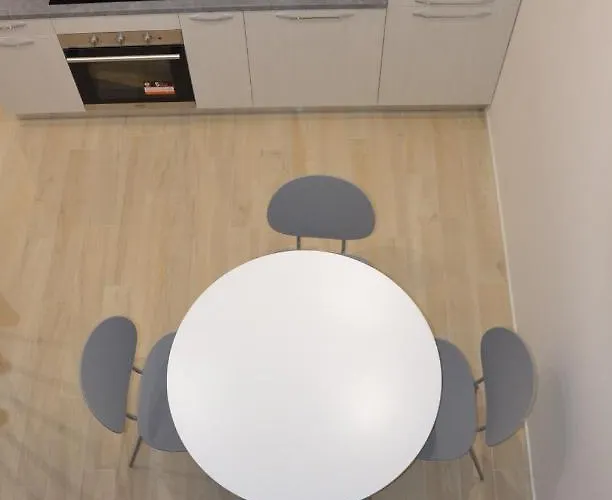 Llhome Elegante Monolocale Ristrutturato Con Posto Auto Coperto * בולוניה